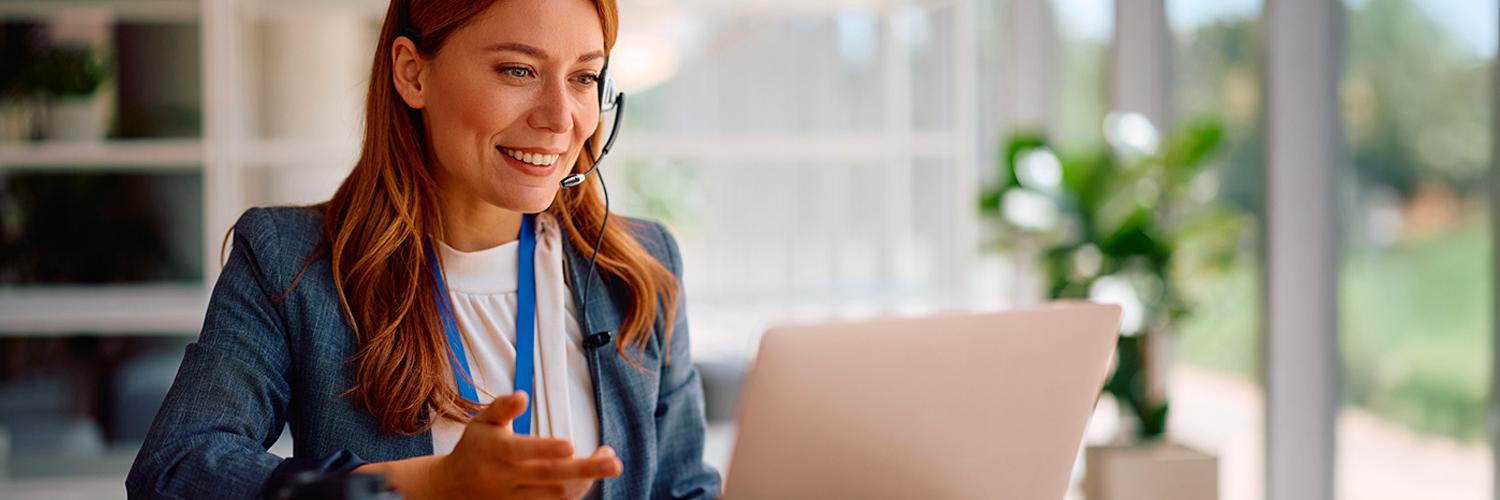 Assistente in chiamata con un cliente